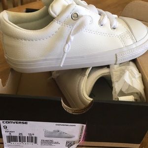 Converse size 9 shoe